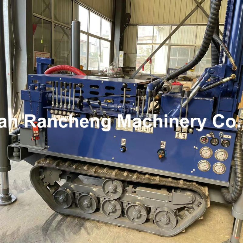 Głębokość 180m Mini Crawler Drilling Rig Machine z silnikiem wysokoprężnym 77,3 kW