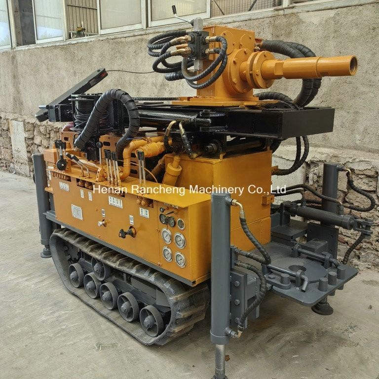 150m Głębokość Hydraulic Water Well Drilling Machine 90-300mm średnica z 12T siłą podnoszącą