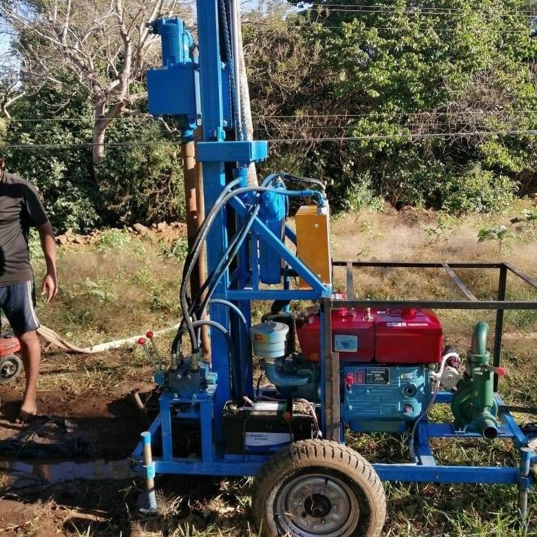 Przenośna wiertarka obrotowa 22HP Diesel Hydraulic Well Drilling Rig Mała maszyna wiertarna
