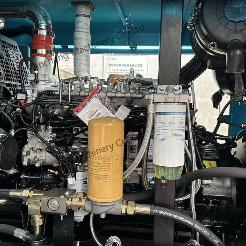 Przyczepa czterokołowa Typ LGCY17-18-18/15TK Sprężarka powietrza Ciśnienie robocze 18 bar Silnik Cu-mmins 210 KM Do wierceń 150-200m