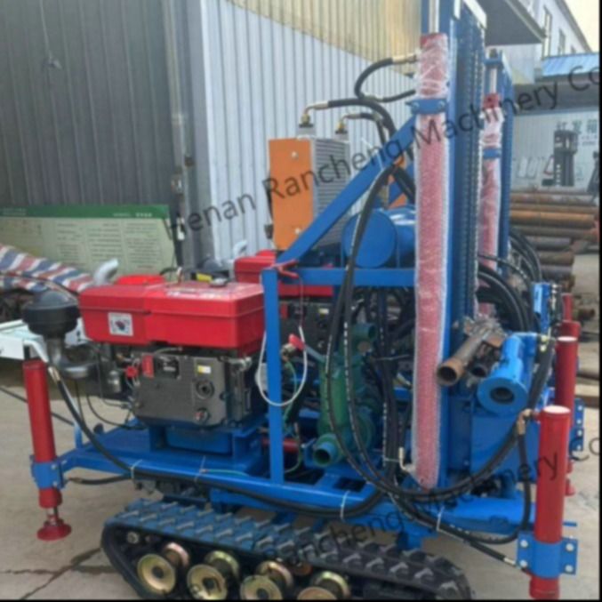 Mały hydrauliczny cylinder wiertniczy do głębokości 160m, maszyna do kopania studni, wiertnica gąsienicowa do wiercenia studni