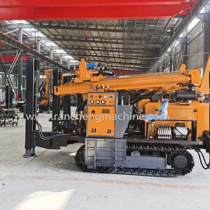 Wiertnica do studni głębinowych do wierceń na głębokość 800m we wszystkich typach gleby, silnik 154KW Cu-mmins