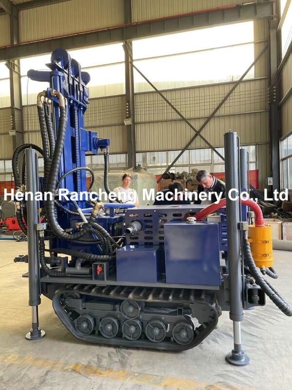 Maszyna do wiercenia studni wodnych o głębokości 180 m 77,3 kW Silnik Crawler Woda do wiercenia studni