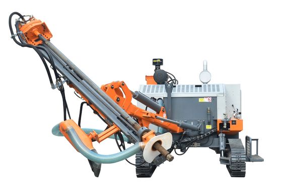 22 m głębokości Hydraulic Integrated DTH Drilling Rig Machine 264HP Diesel Engine
